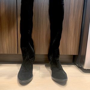 Black knee high boots!!